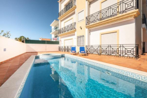 09 Lovely Flat Near NewTown,Beach with Pool,Garage
